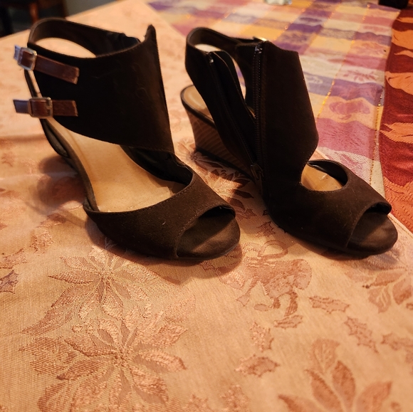 Cute brown sandal - Picture 3 of 3